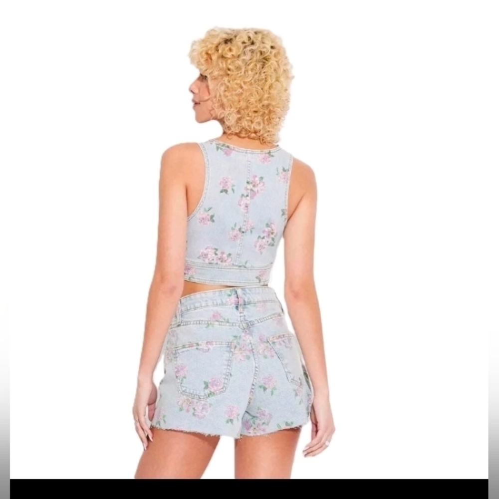 Wild Fable Women's Light Blue Denim Cropped Floral Print Vest w/ Side Zipper - Picture 6 of 9